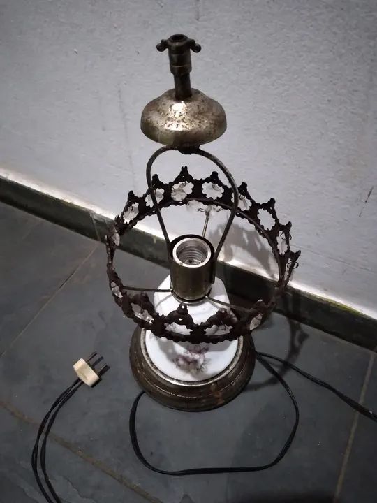 Abajur de porcelana antigo  - Foto 2