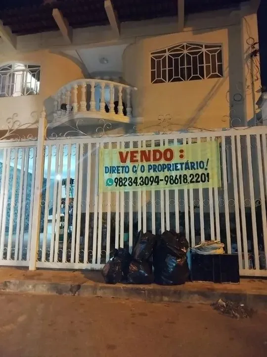 Vede-se uma casa com urgencia