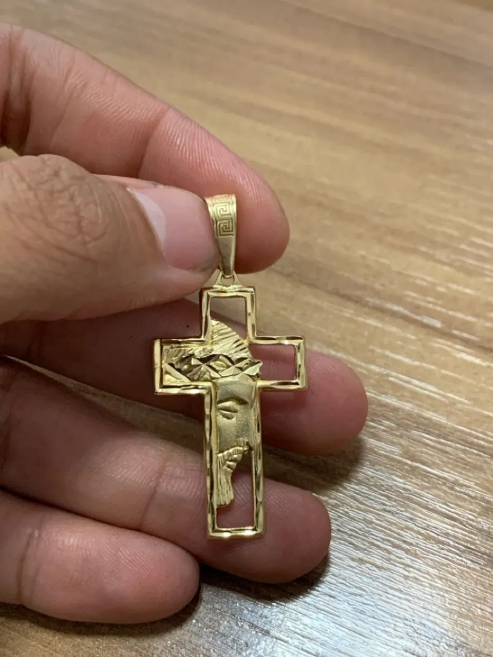 Pingente Cruz de Ouro com Cristo 18K
