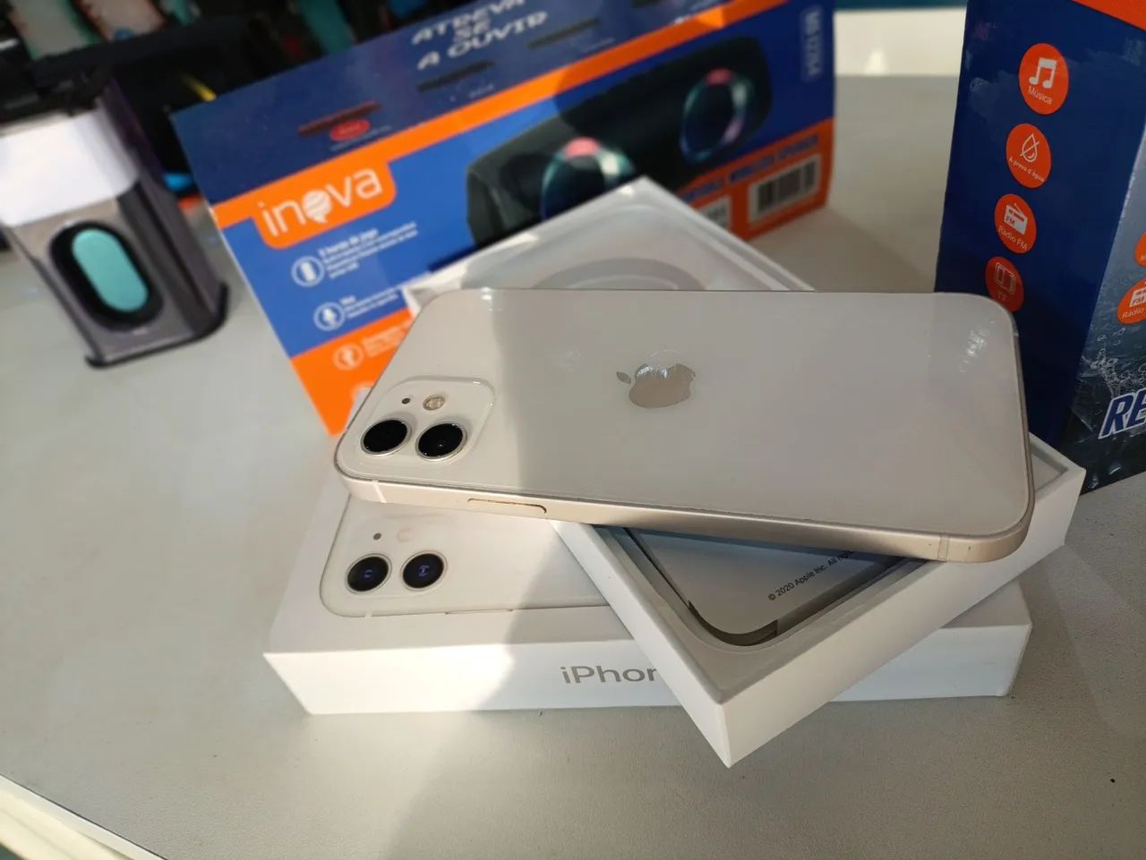 iPhone 12 64gb novinho bateria ?78%,capa , película,carregador  - Foto 5