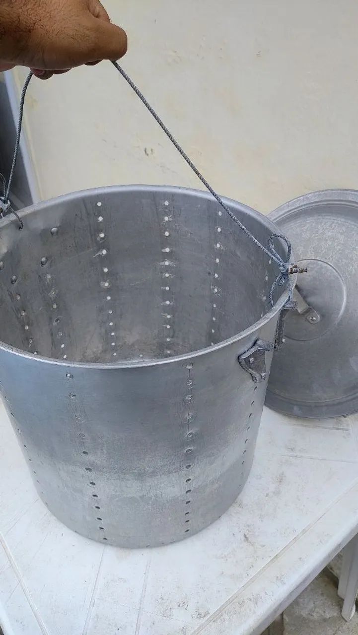 Panela industrial em alumínio em peneira. - Foto 3