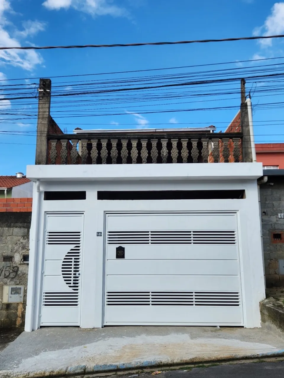 Casa térrea com 02 quartos 02 banheiros e vaga para 02 carros