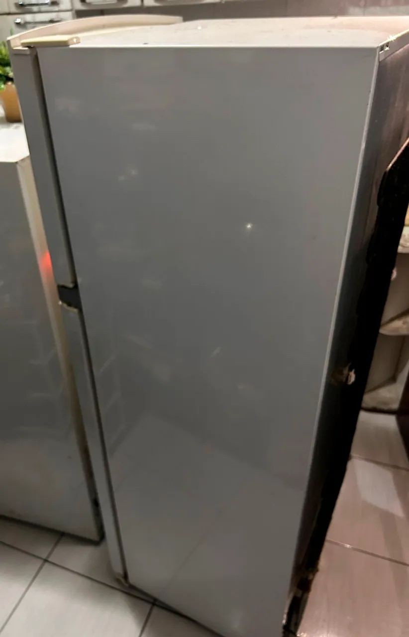 VENDO Geladeira Brastemp Frost Free Duplex 378 litros BRM42EBBNA - Foto 2