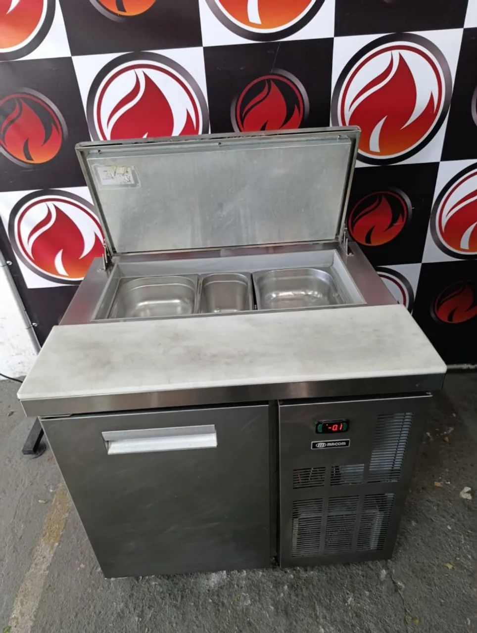 Balcão refrigerado 1 porta 220 volts marca MACOM - Foto 3