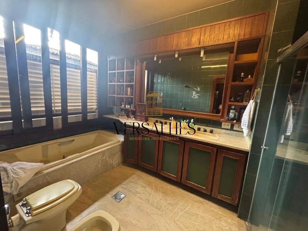 Casa para alugar com 3 quartos, 5 banheiros, 3.000 m², no bairro São Luiz, com 4 vagas de  - Foto 2