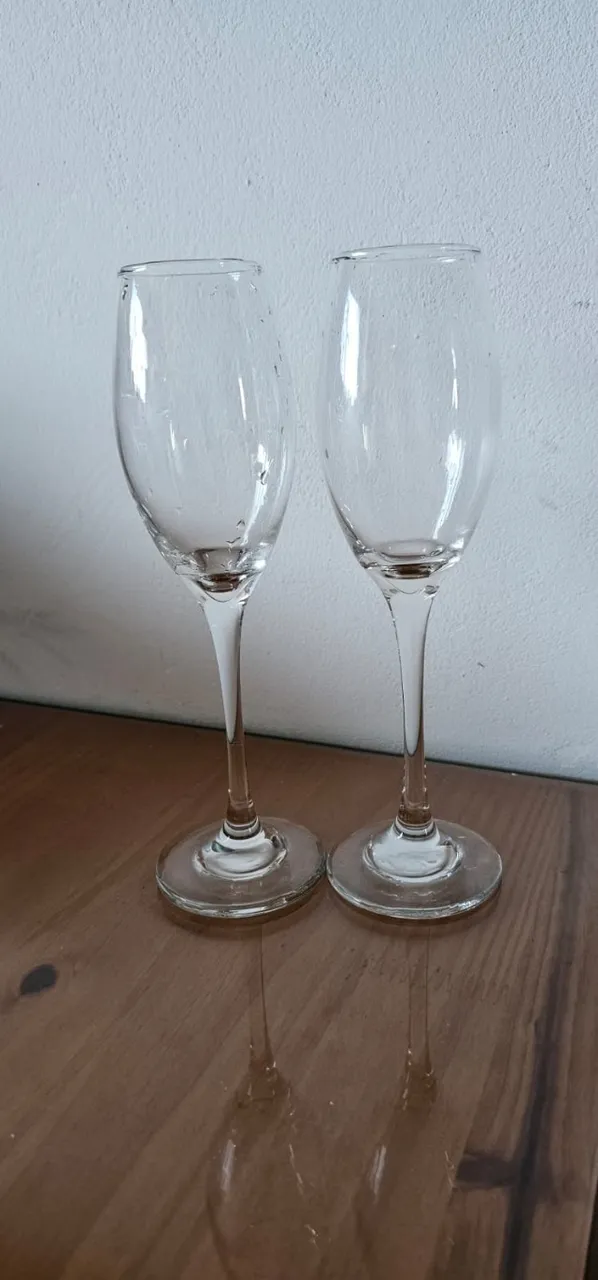 2 taças de espumante