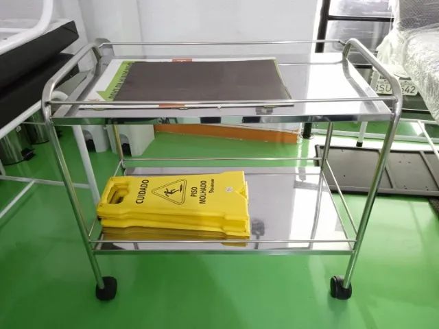 Carrinho auxiliar Salutem móveis hospitalares em Aço / Inox Cinza 89 cm x 95 cm x 52 cm - Foto 4