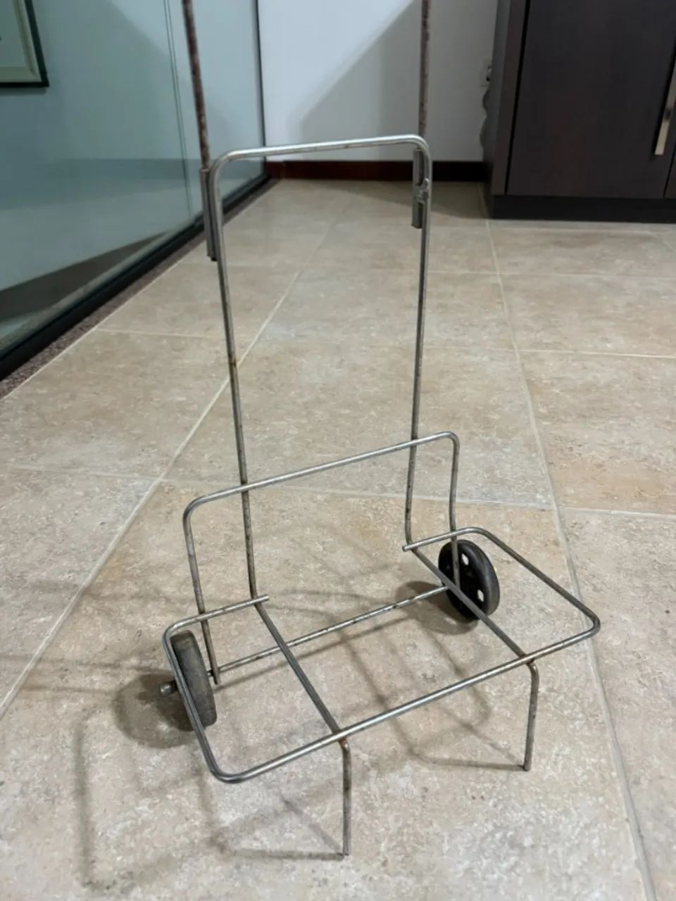 Carrinho de Mão 2 Rodas para pequenas cargas - Foto 3