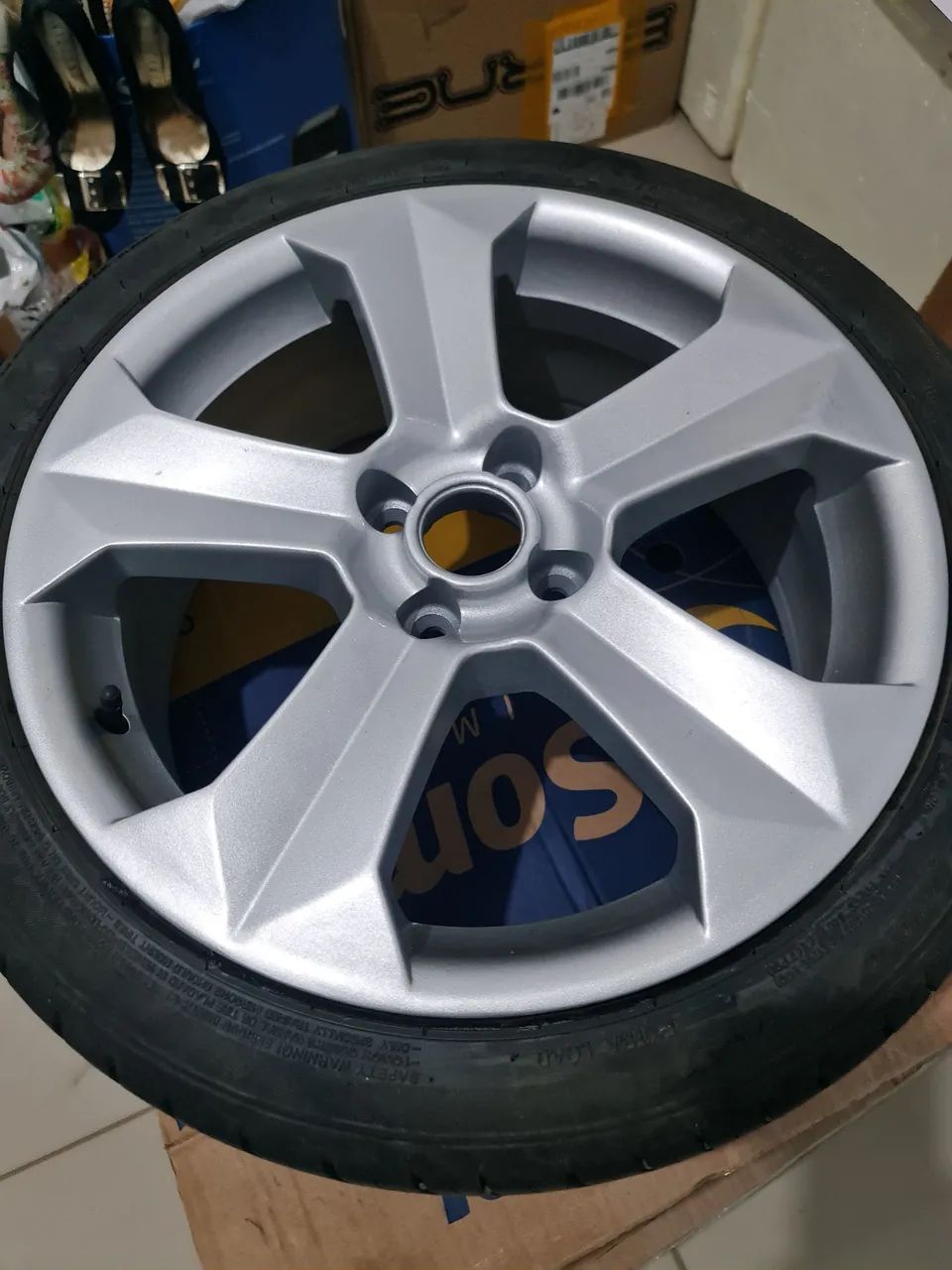 Aro 17 com pneus 205 45 / 17 - Foto 4