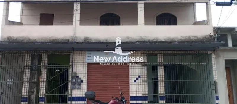 Casa 2Q, escritório, garagem para 4 carros, ponto comercial e 2 kitnets.