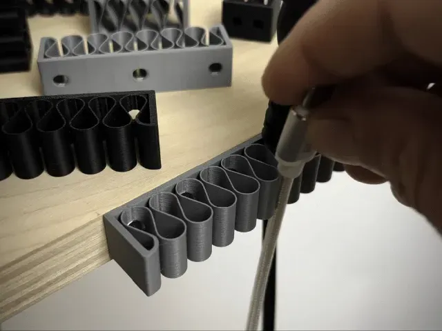 Organizador de Fios 3D - Fixe na mesa e acabe com a bagunça!