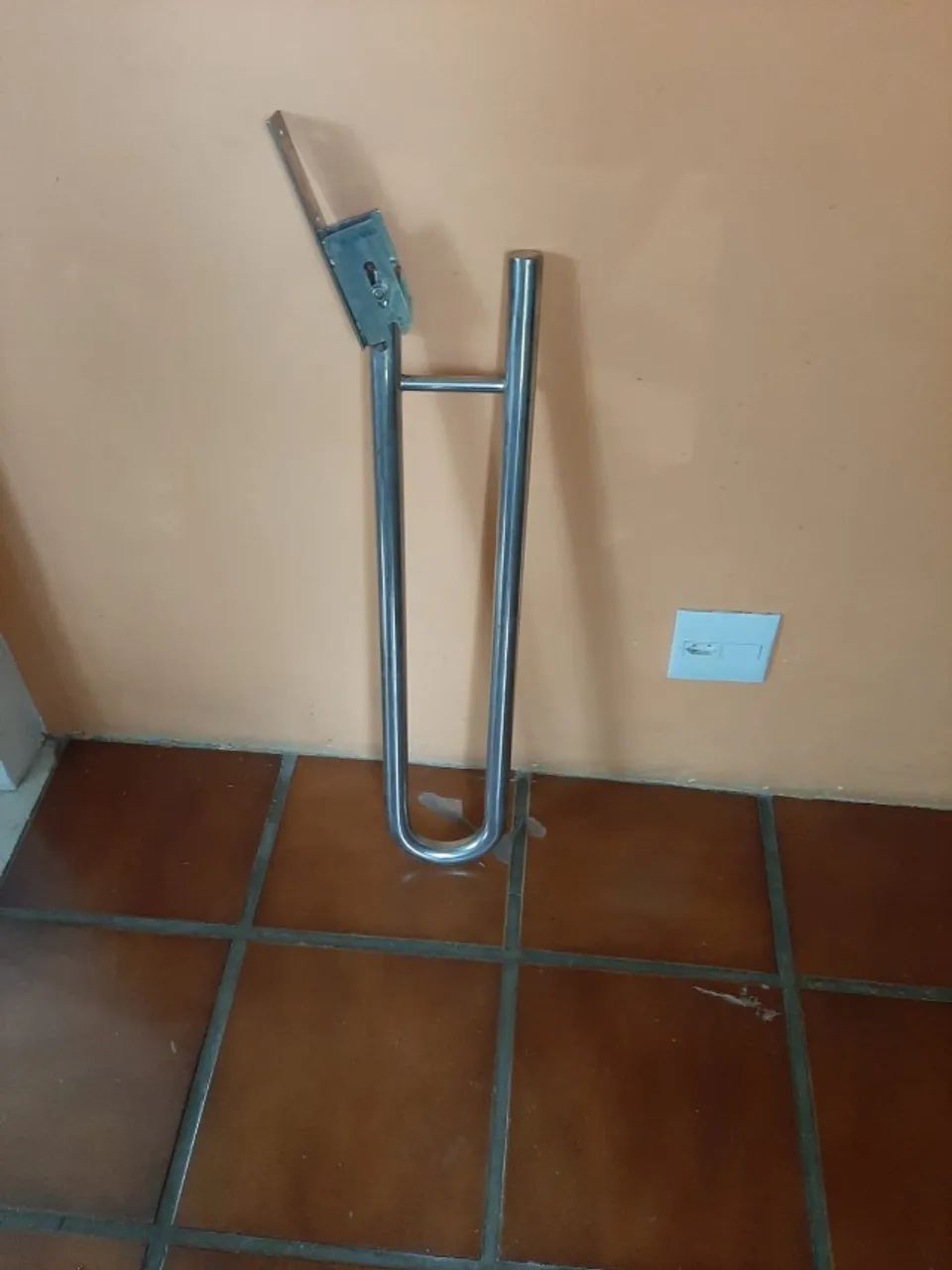 Barra articulada para vaso sanitário - Foto 3