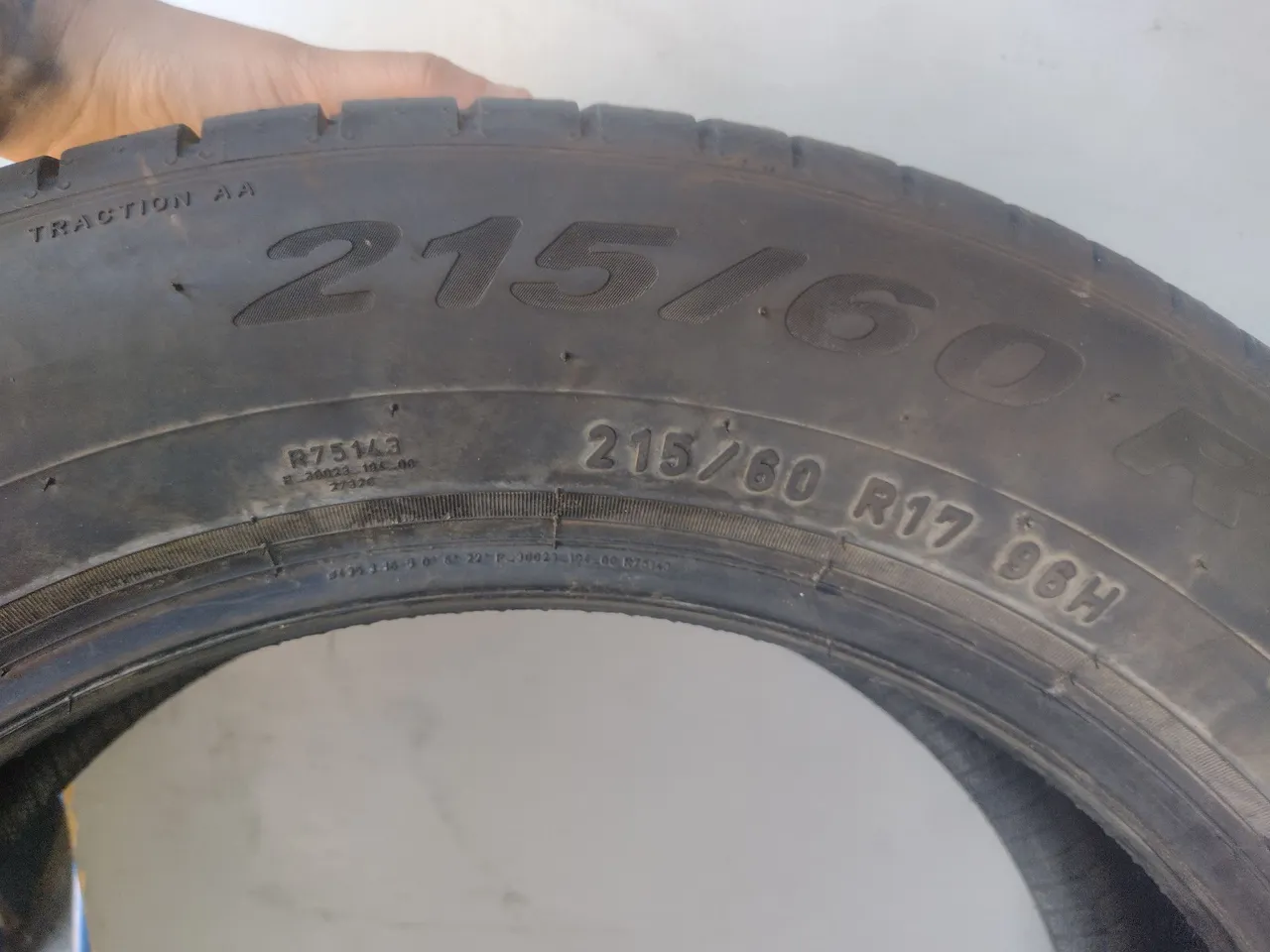 Pneu 215/60 R17 96H