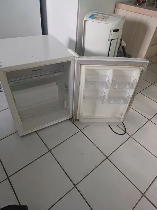 Mini Geladeira Electrolux Branca - Foto 5