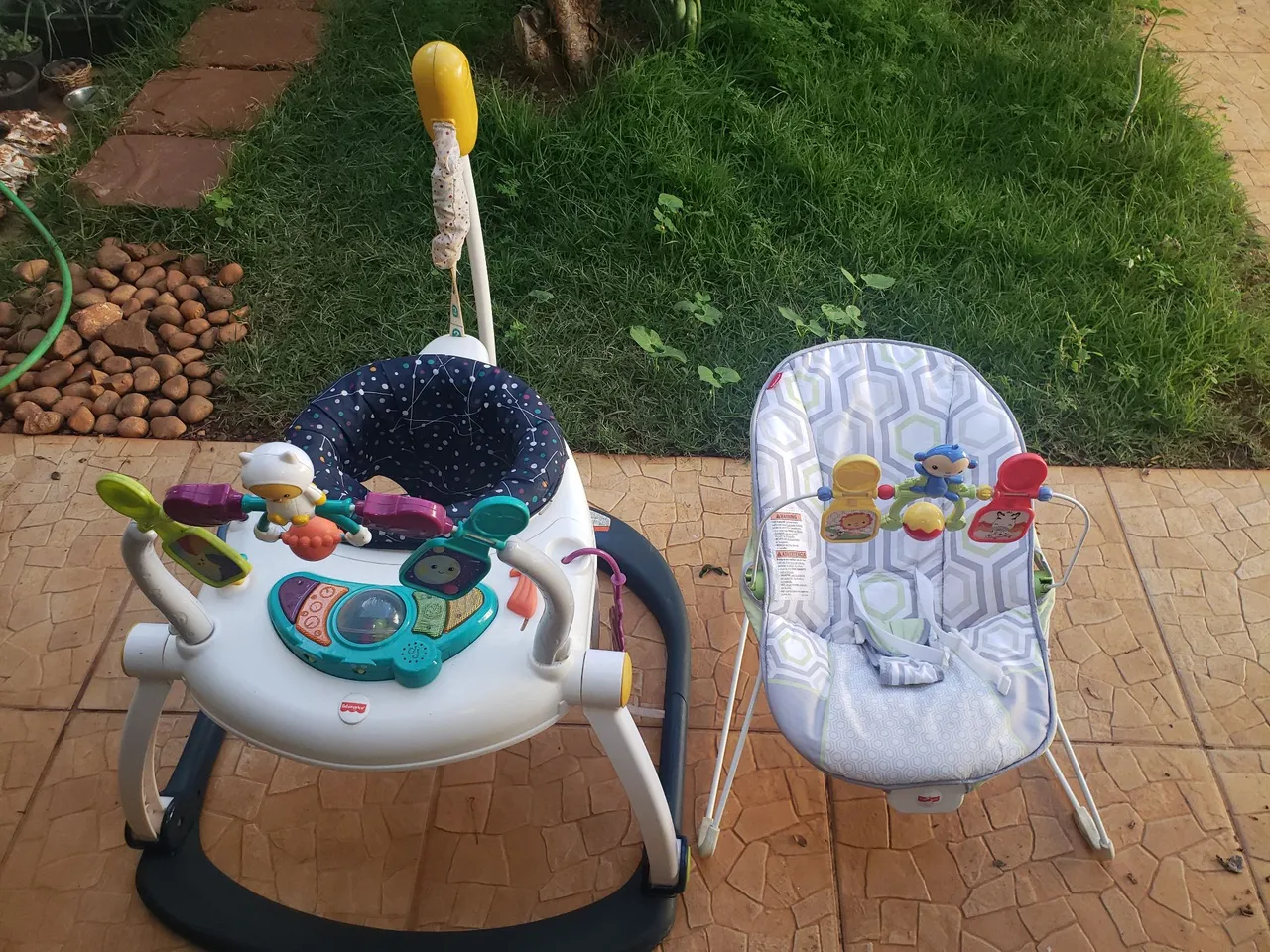 Jumperoo e Cadeirinha de Bebê - Fisher-Price