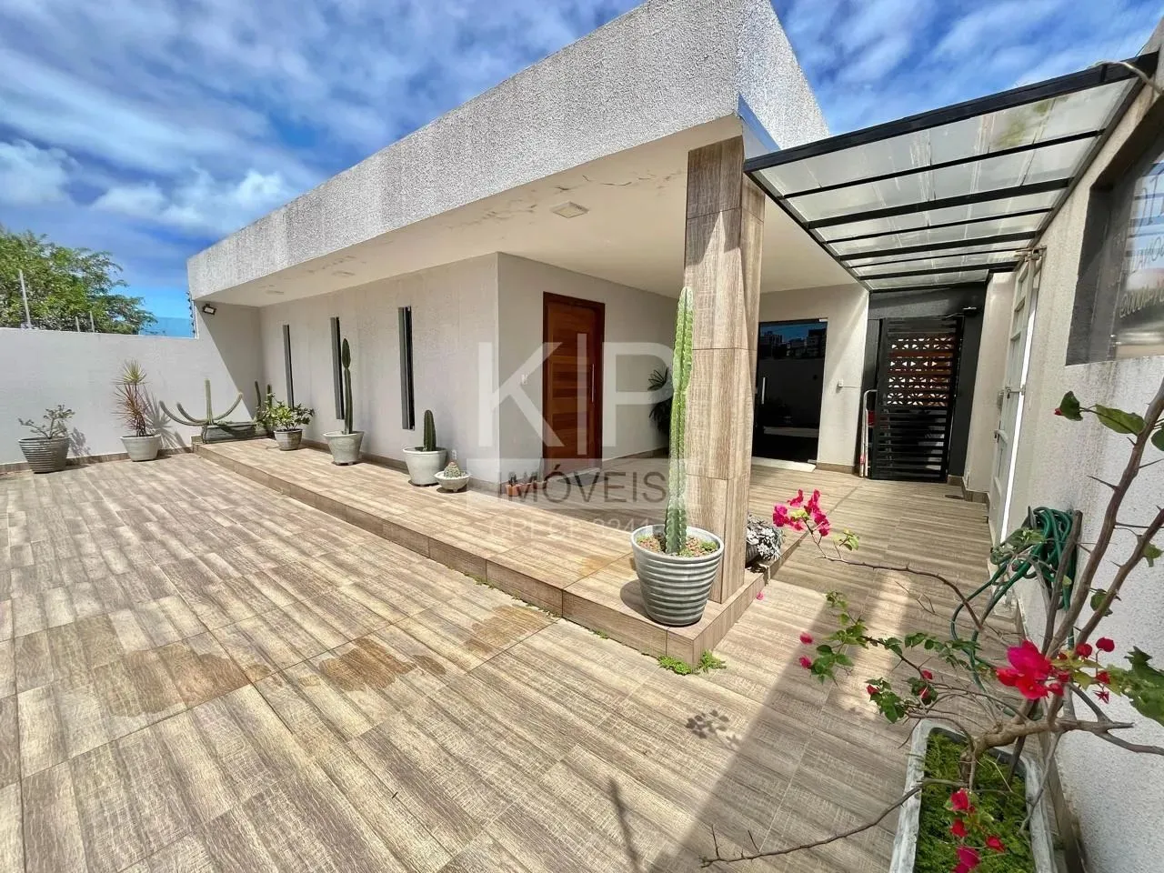 Vendo Casa Com. no Barro Vermelho: 5 Salas, Segurança, Sustentabilidade e Localização Estr