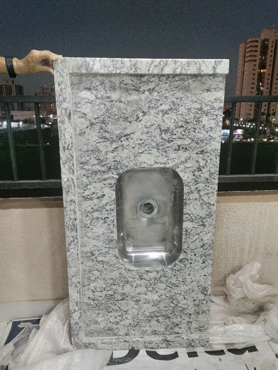 Cuba de Granito com Pia em Aço Inox