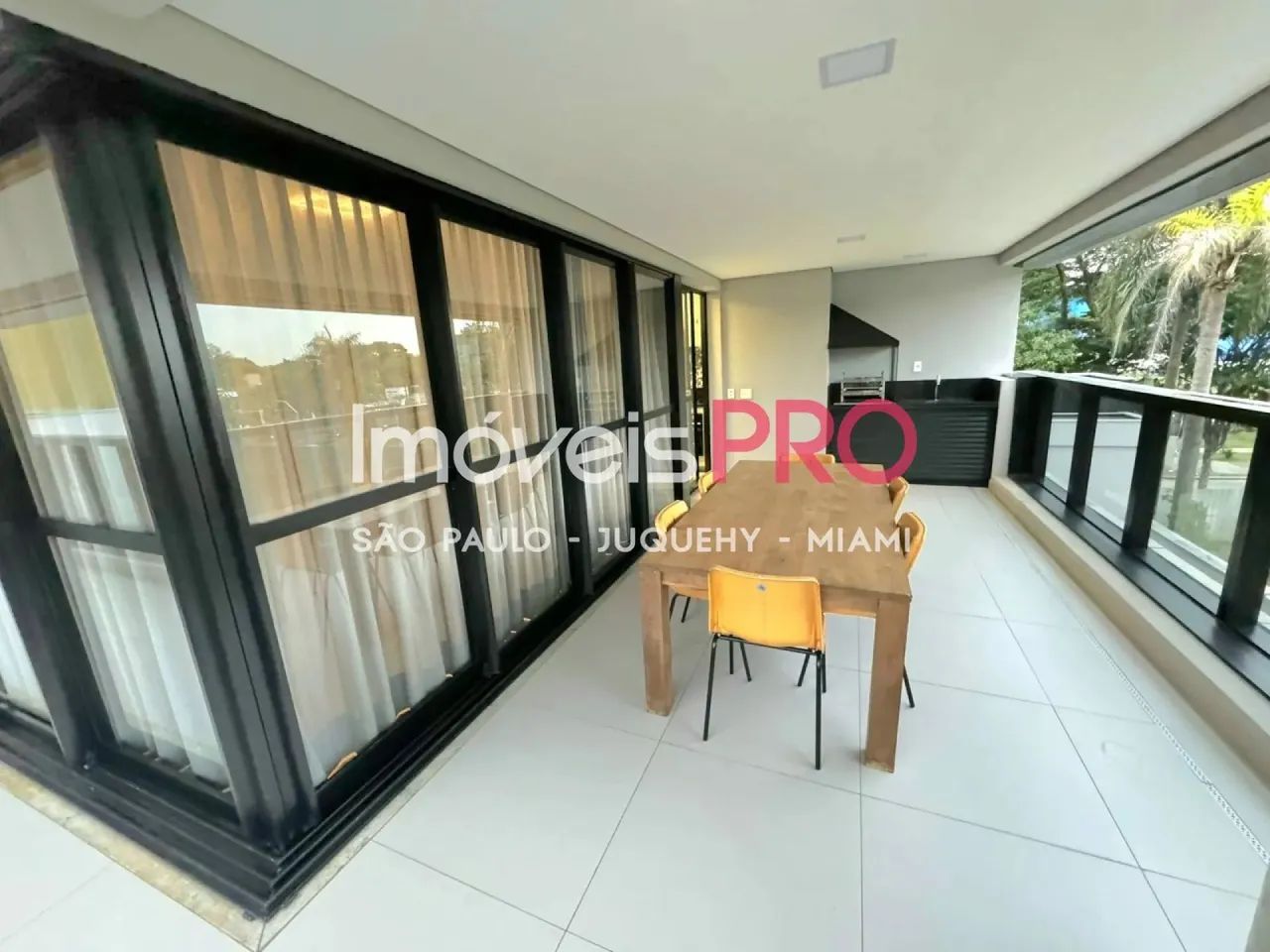 Apartamento garden mobiliado para locação com varanda com churrasqueira, 3 suites e 2 vaga