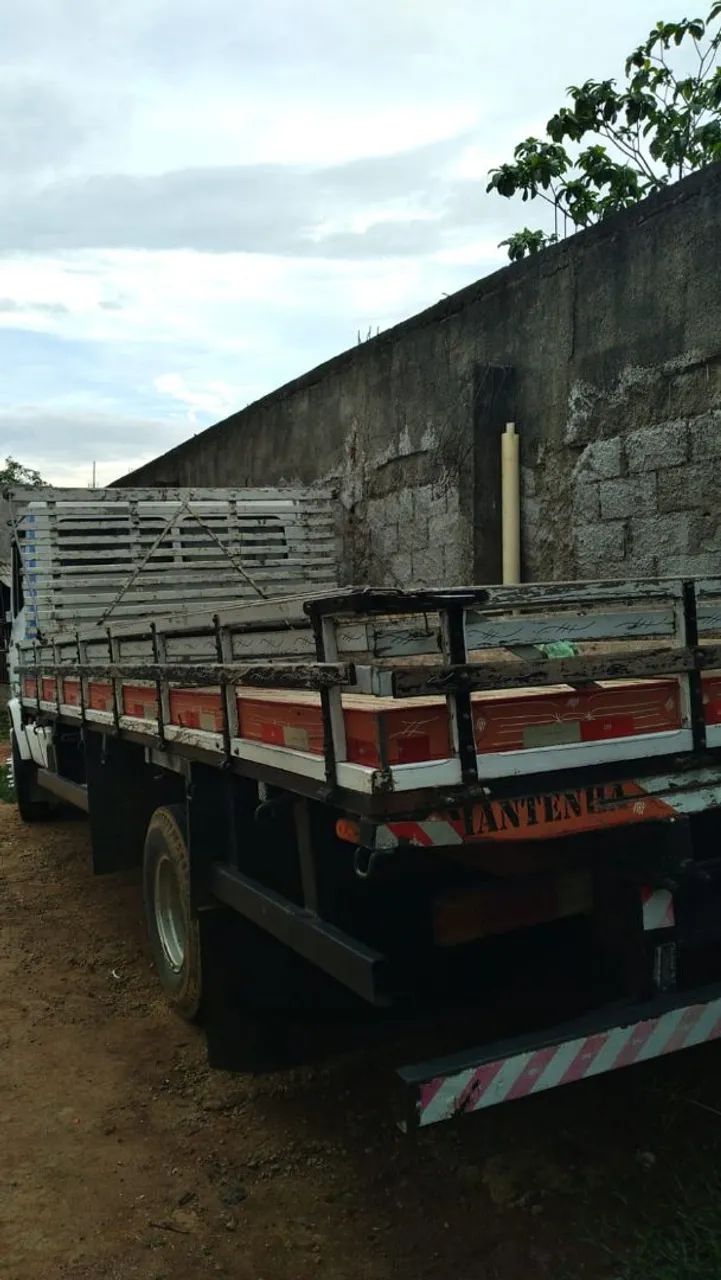 Vendo ou troco Carroceria 5Mts  - Foto 2