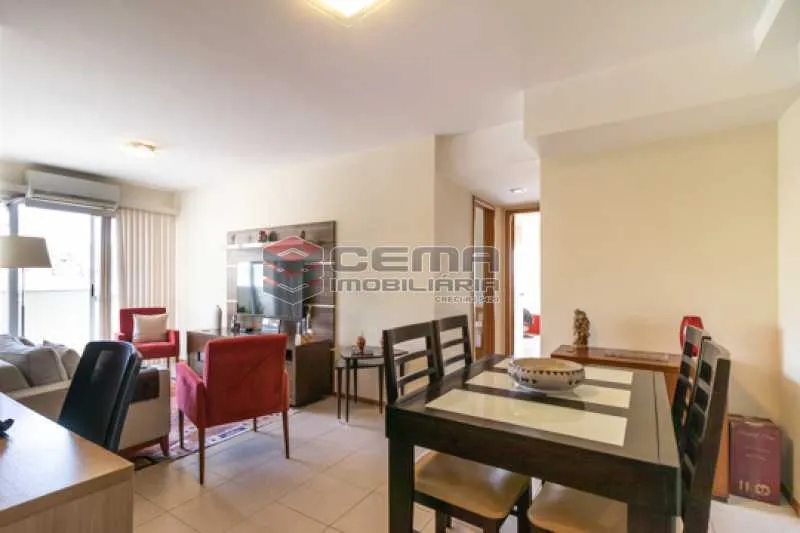 Apartamento : / Residencial / Catete