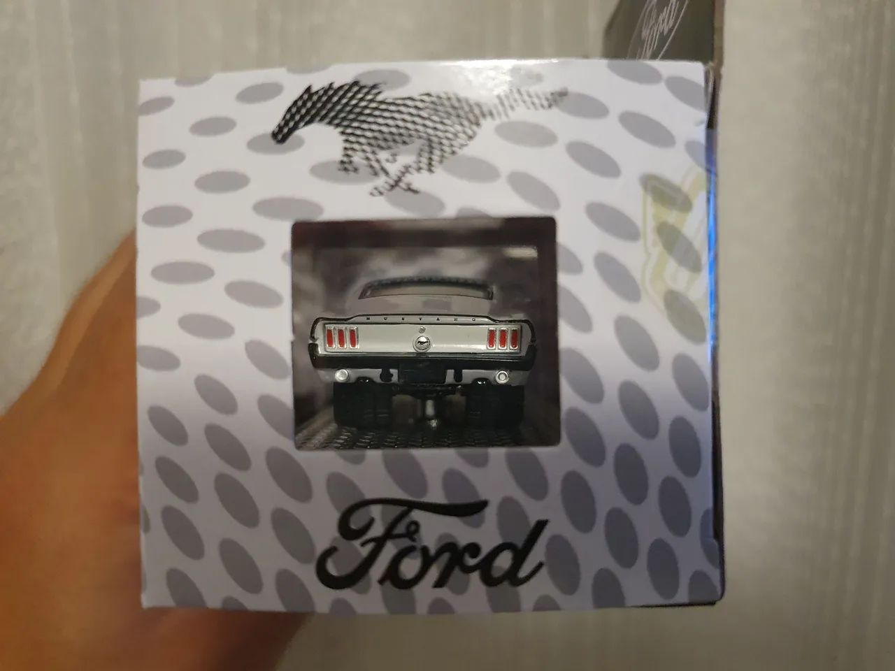 Miniatura Ford Mustang Fastback (1968)- 1/64 M2 Machines - Foto 3