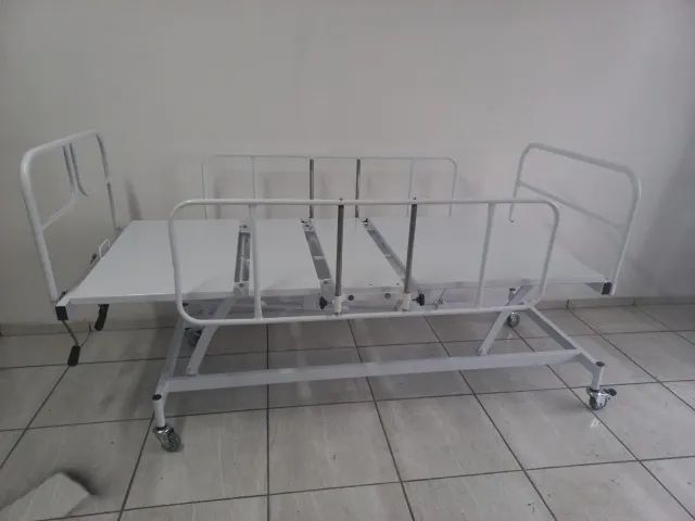 Cama Hospitalar 3 Manivelas com Colchão -  Usada  - Foto 2