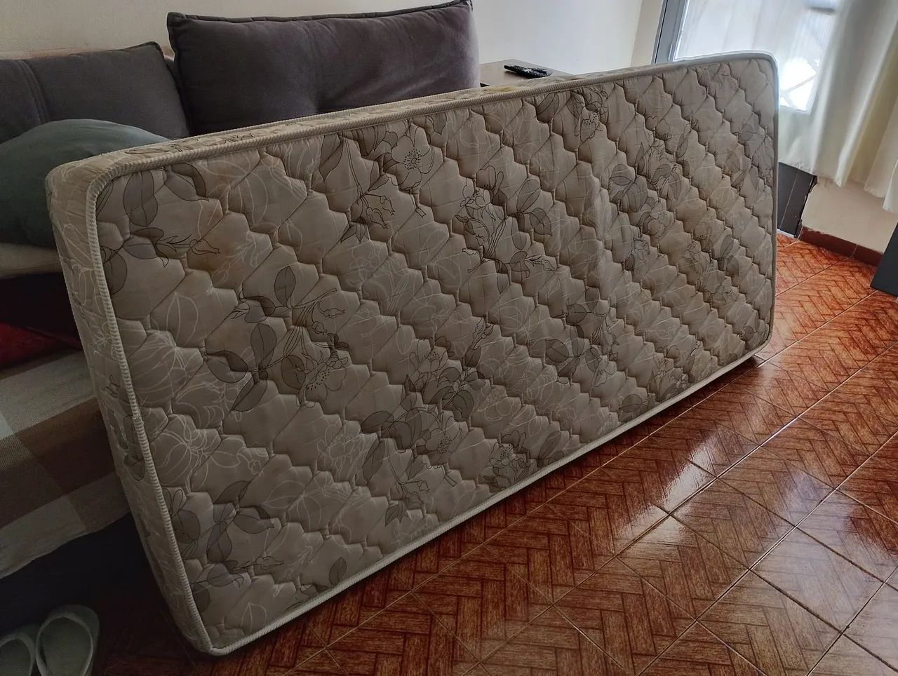 Vendo colchão de solteiro D33 - Foto 3