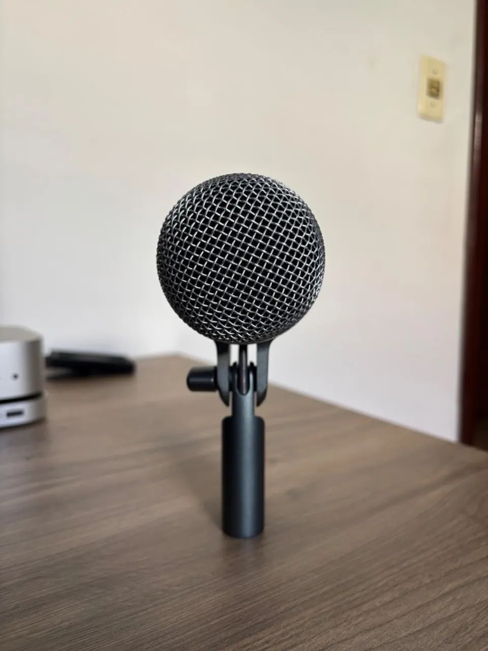 Microfone Beta 52a Dinâmico Supercardióide - Foto 4