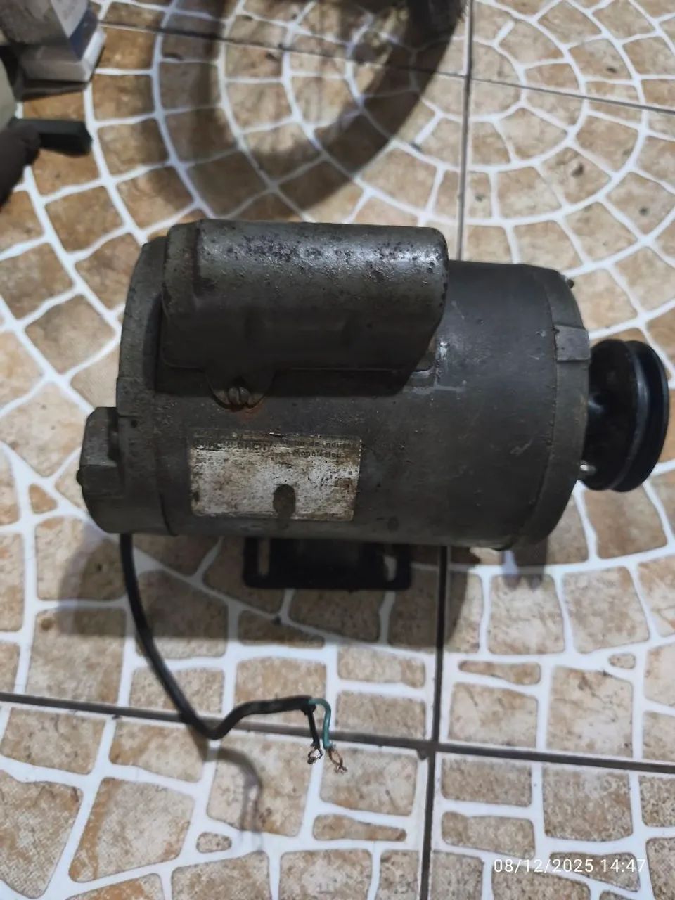 Motor elétrico monofásico 