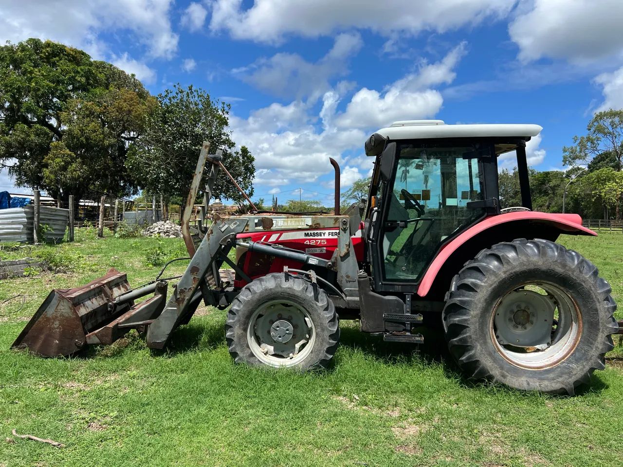 Trator Massey Ferguson 4275 