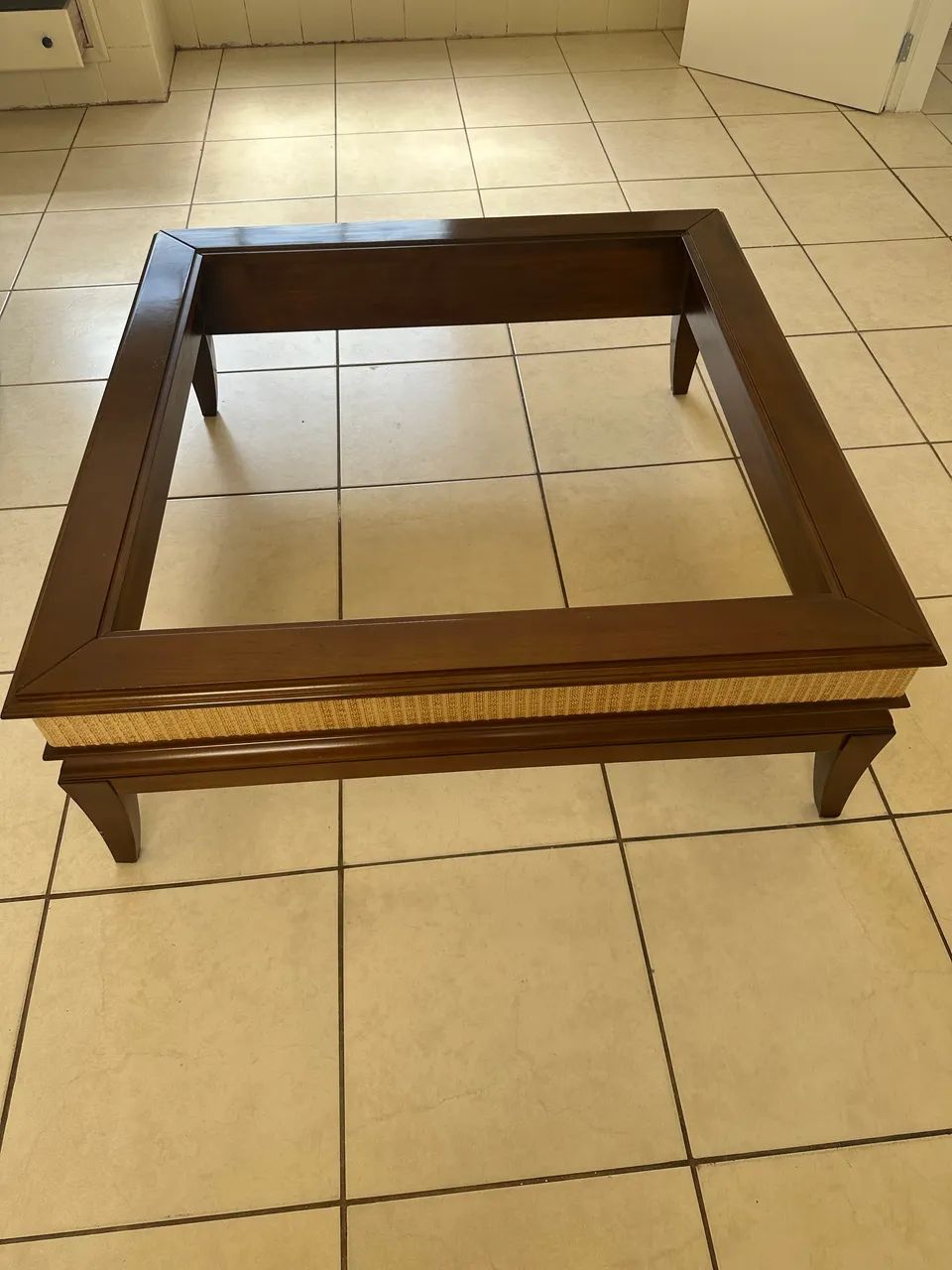 Mesa de centro com tampo de vidro 1,20 x 1,20 - Foto 3