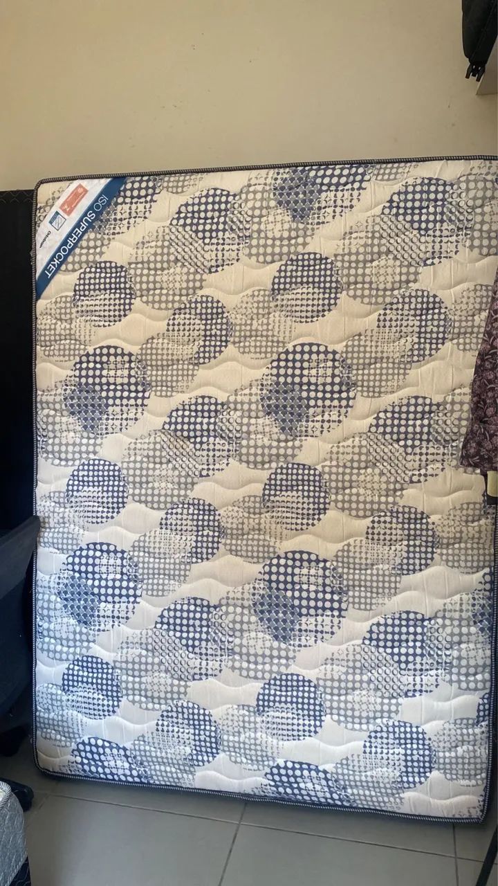 Vende-se cama box 