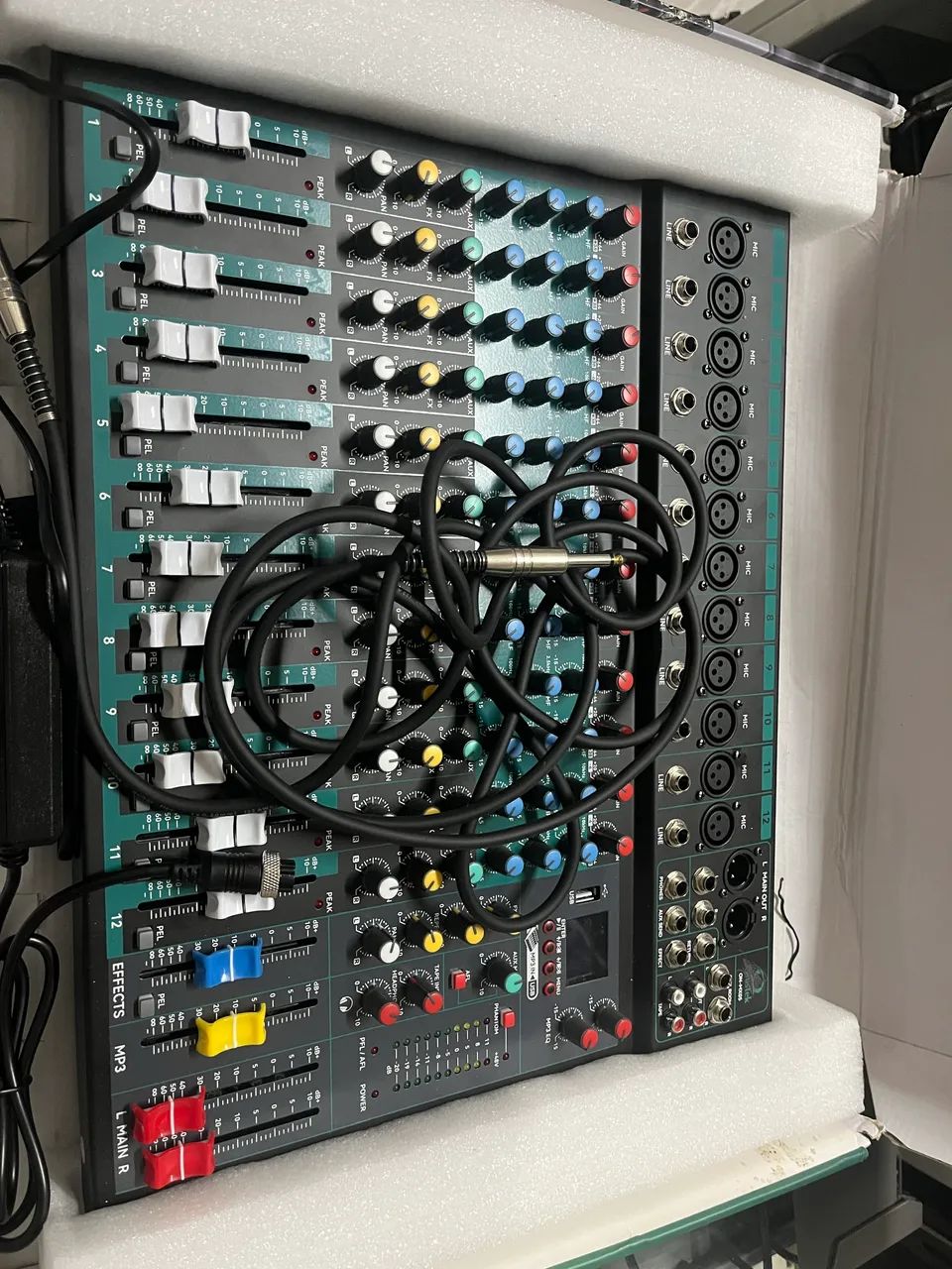 mesa de som de 12 canais da marca Onistek - Foto 3