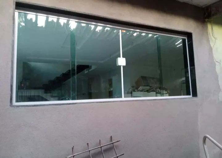 JANELA EM VIDRO TEMPERADO 