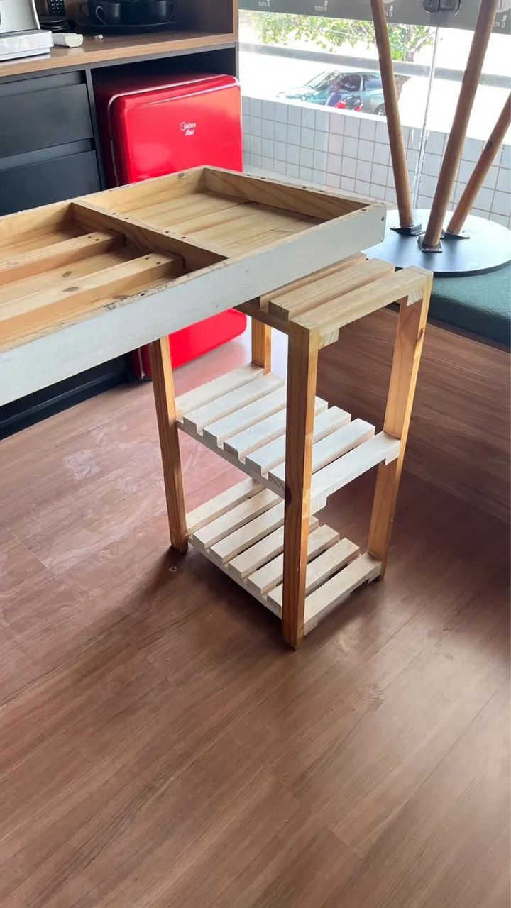 Mesa Rústica de Pallet com 2 Prateleiras - Foto 3