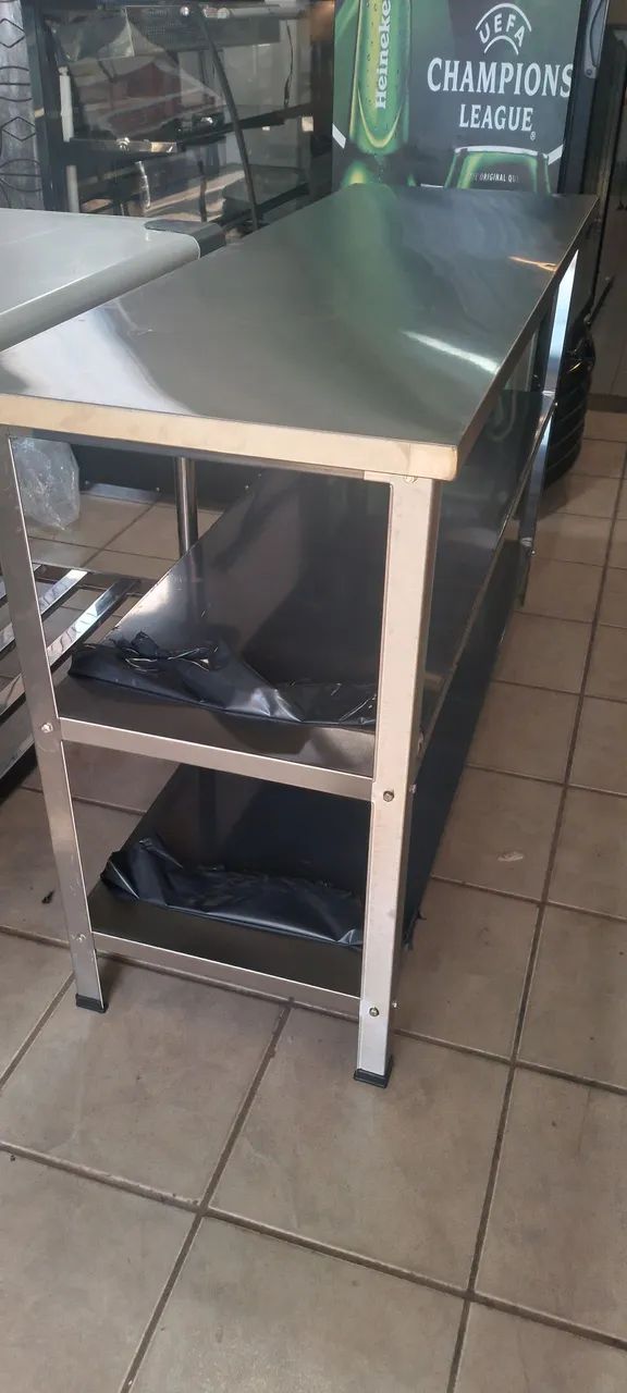 Mesa 100% inox tres pavimento.1,50x50 