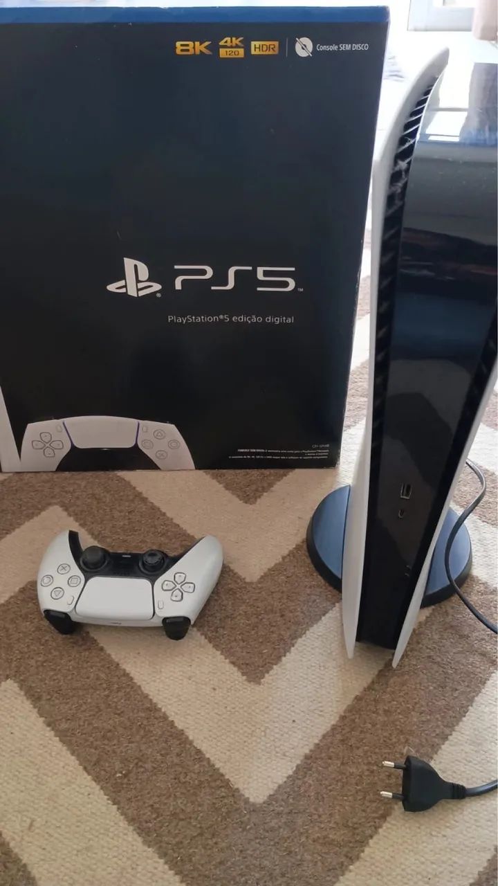 PS5 em perfeitas condições, contendo jogos 