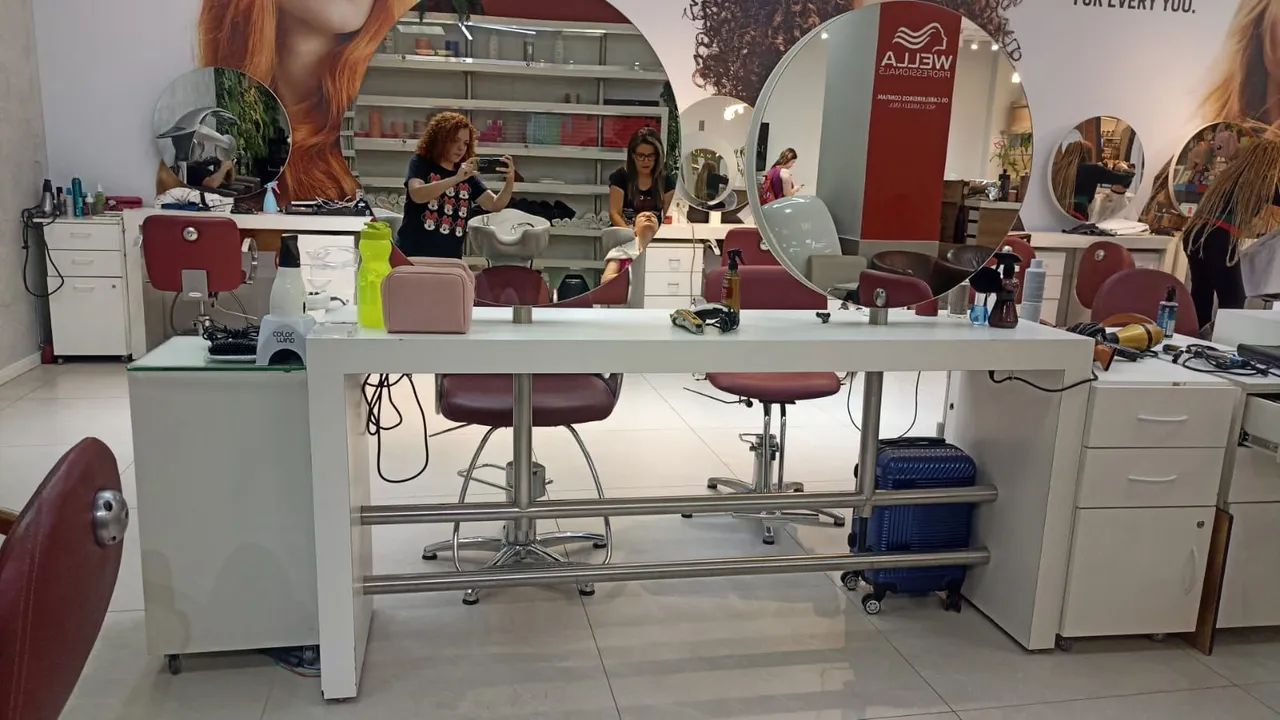 Complete beauty salon countertop.