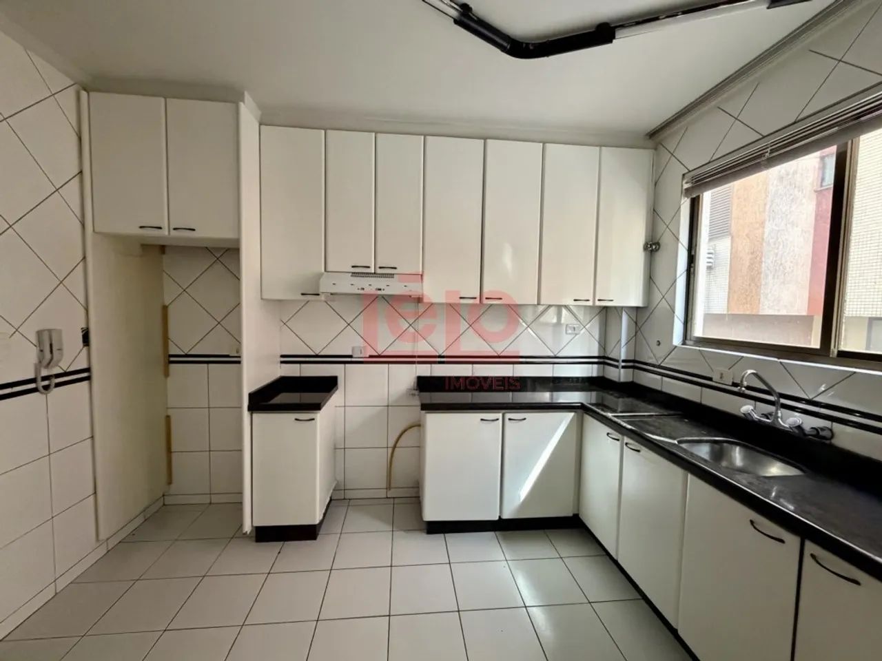 Apartamento na Zona 07 em Maringá, próximo à UEM, com 2 quartos e sacada - Foto 4