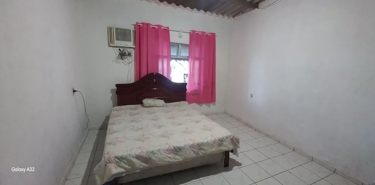 Vendo casa a beira-mar. 