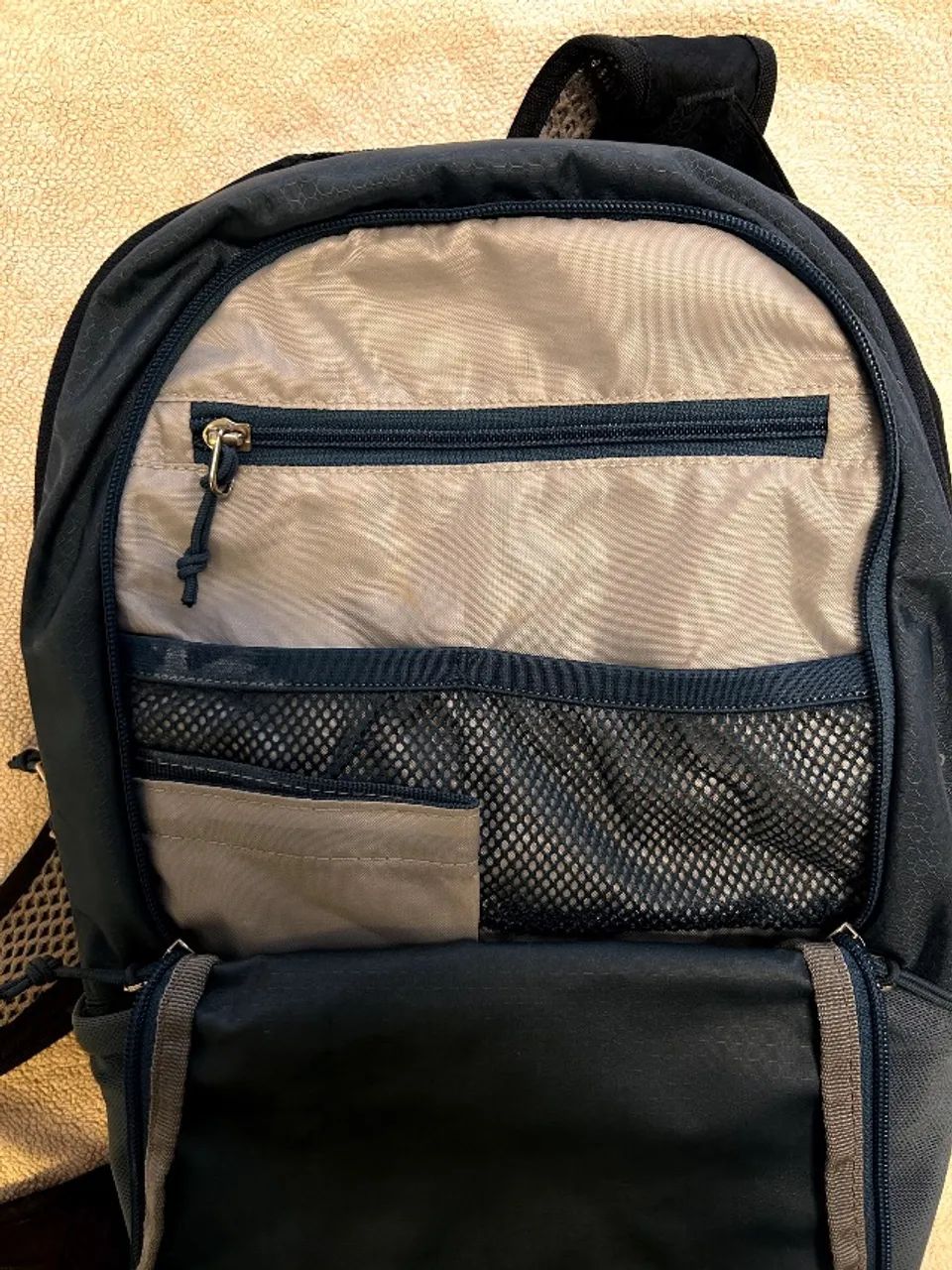 Mochila de caminhada pequena Deuter - Foto 4