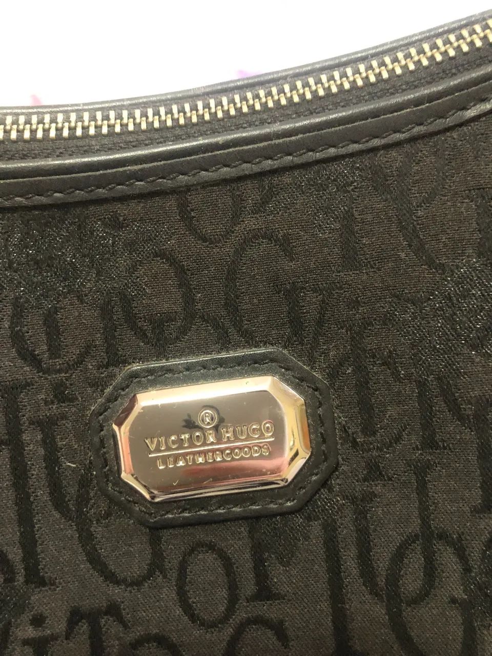 Bolsa Victor Hugo brocada preta  - Foto 2