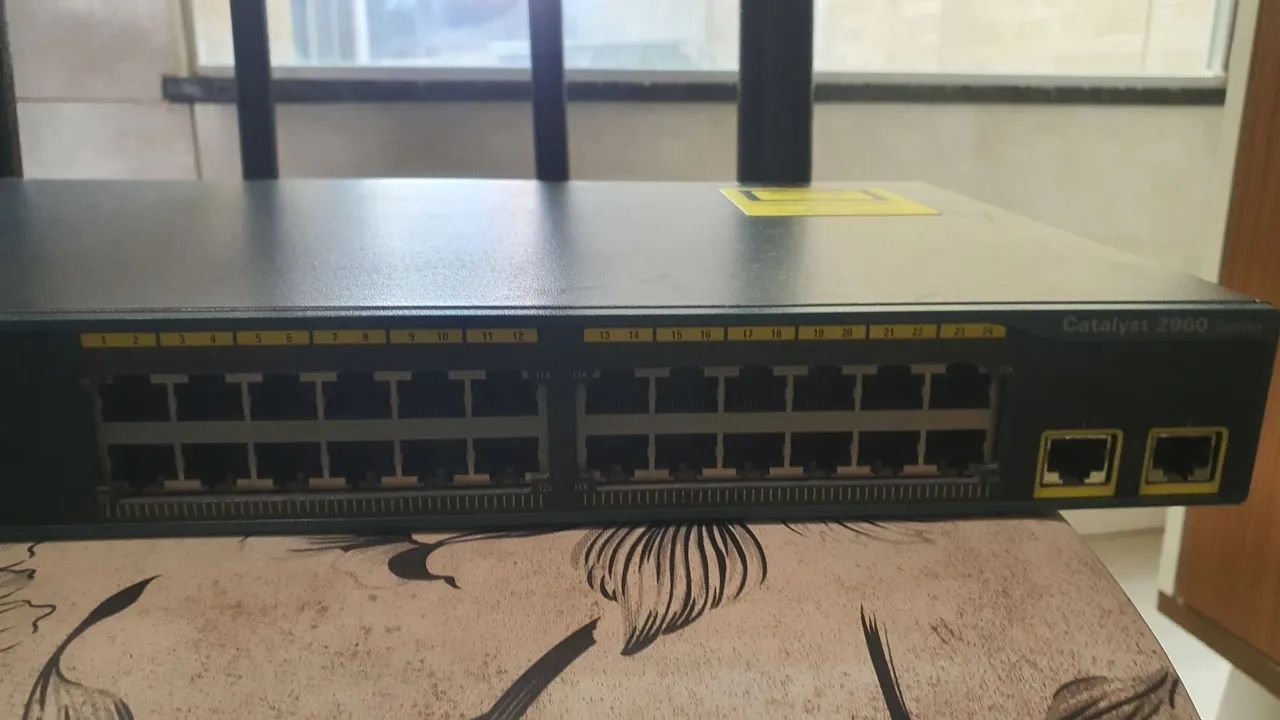 Switch Cisco Catalyst 2960 24 portas - Foto 3
