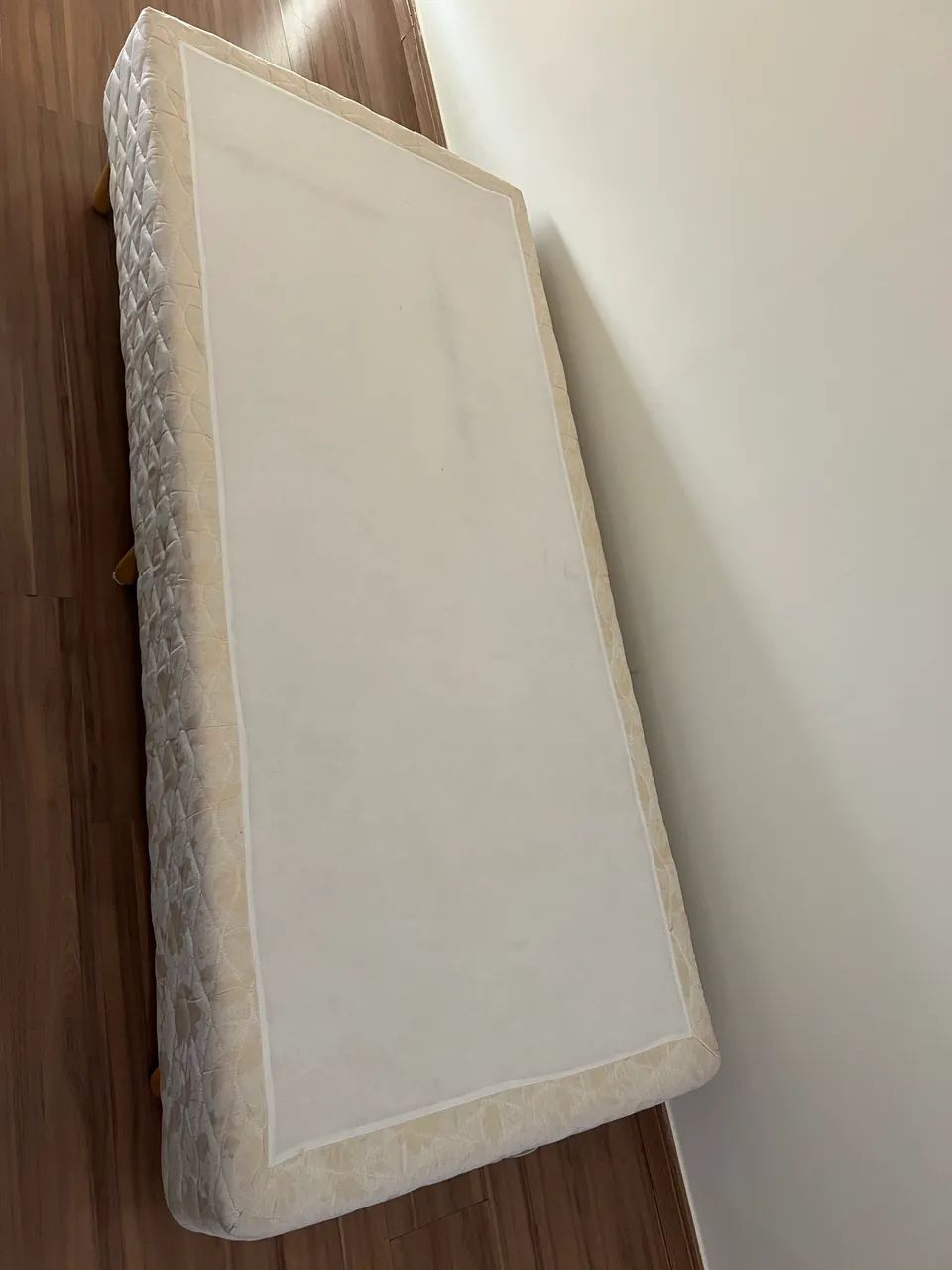Cama box de solteiro