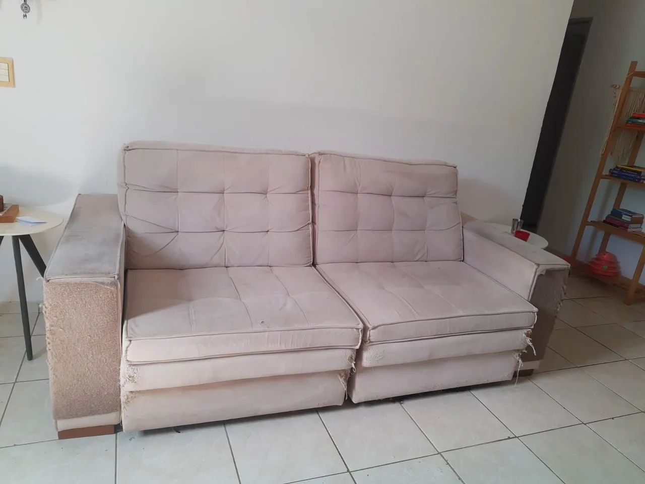 Sofá Retrátil 3 Lugares 2,10m - Confortável e resistente  - Foto 2