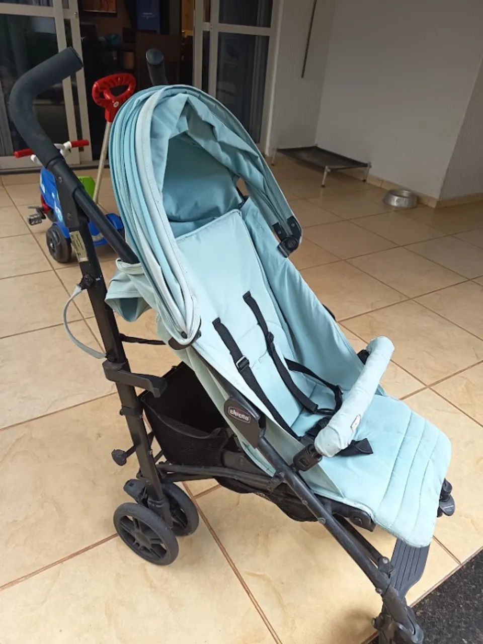Carrinho de Bebê Chicco Liteway Azul - Leve, Compacto e Dobrável - Foto 3