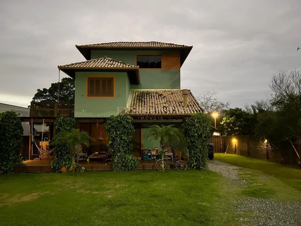 Casa com 3 quartos e edícula à venda no Pântano do Sul, Florianópolis.