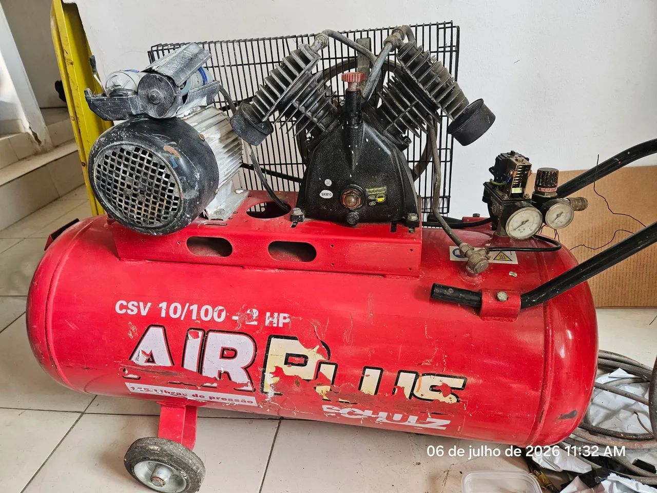 Compressor de Ar 10/100 2HP Schulz CSV -Vermelho