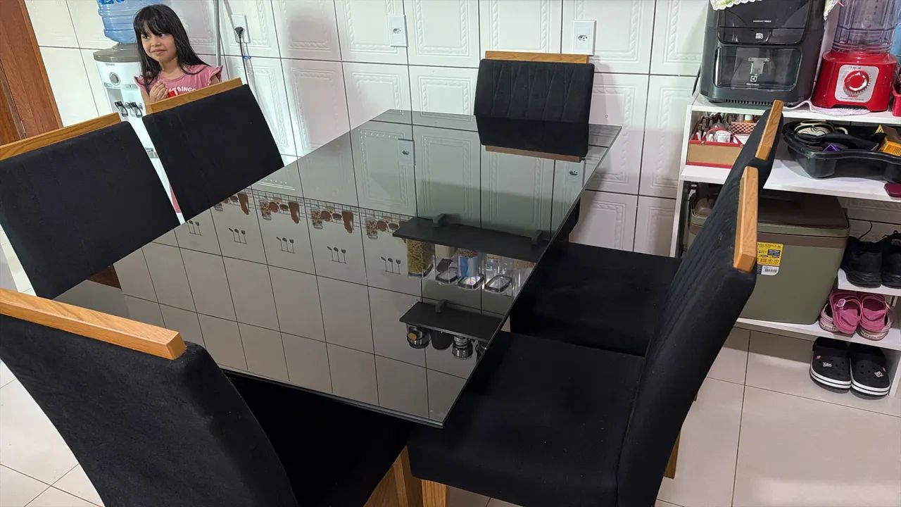 Vende se mesa com 6 cadeiras  - Foto 3