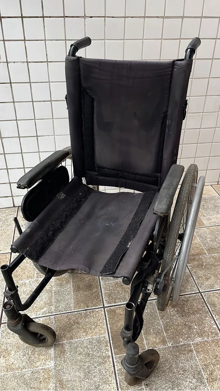 Vende-se cadeira de rodas  - Foto 3